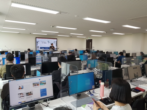 제1기 미디어홍보 활용과정 (집합교육) 게시물의 첨부파일 : 강의사진2.jpg